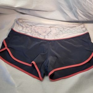 LULULEMON  Low-Rise Lined Run Short ~ Sz 6